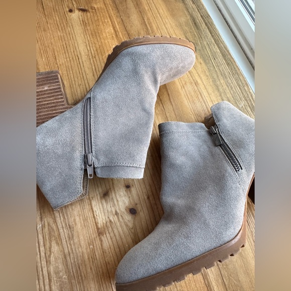LUCKY BRAND Noryn Gray Suede Boots 9 - Picture 2 of 8